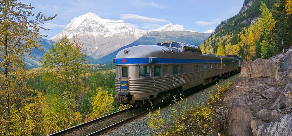 Bild für The Skeena: Ihr Zug vor dem Mount Robson